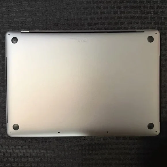 Apple MacBook Pro in Sleek Silver